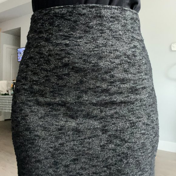 Theory wool Midi skirt Size 4 (Fall favorite) Casual | Business| fashion| pencil - Picture 9 of 9